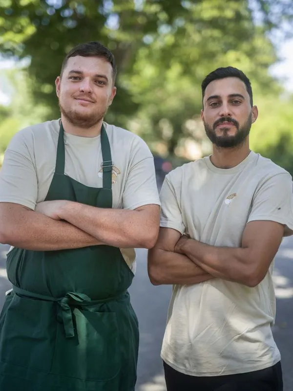Robin et Greg les fondateurs de la pizzeria Chez les Copains a lacroix falgarde